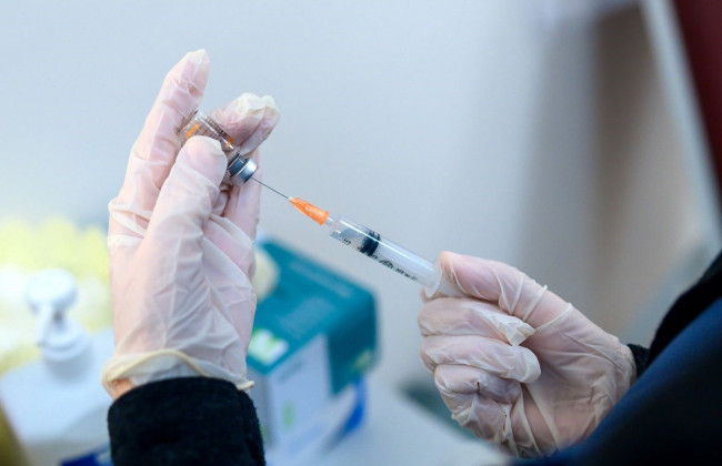 В мире существует около 4000 вариантов COVID-19: Британия смешивает вакцины