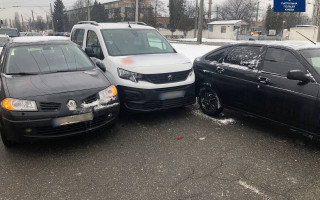 Водителю стало плохо: в Соломенском районе Киева произошло тройное ДТП