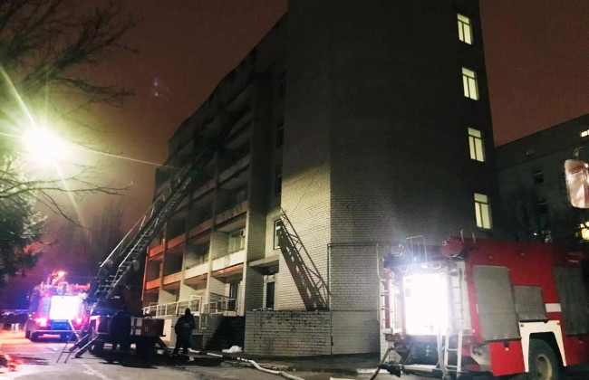 Министр здравоохранения вылетает в Запорожье из-за пожара в инфекционной больнице