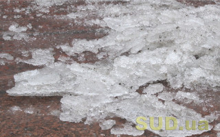 Непогода в Киеве: водителей и пешеходов предупредили об опасности на дорогах