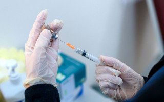 В мире существует около 4000 вариантов COVID-19: Британия смешивает вакцины