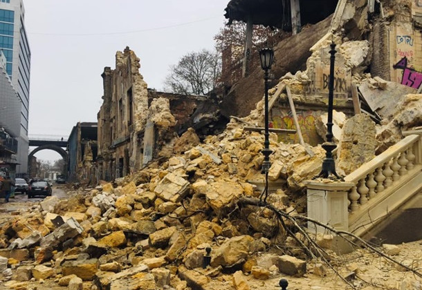 В центре Одессы рухнул аварийный дом