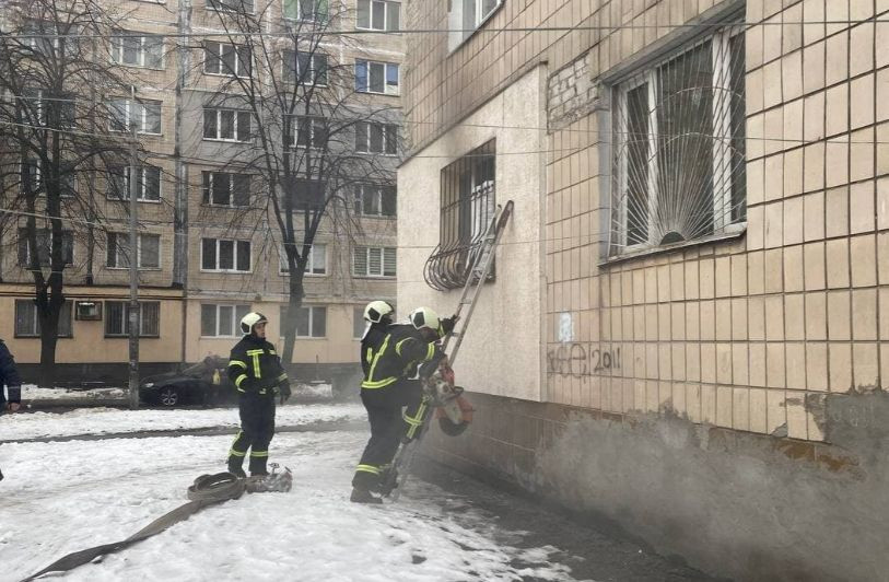 В Киеве вспыхнуло общежитие, фото