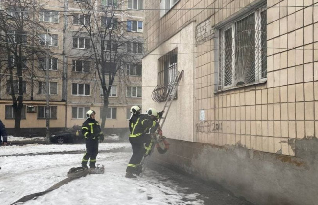 В Киеве вспыхнуло общежитие, фото