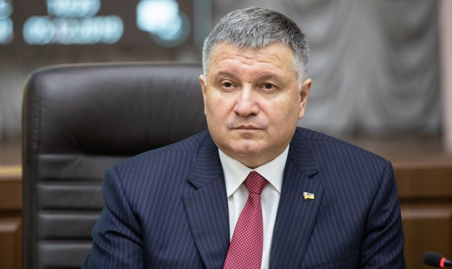 Власники заблокованих каналів мали «чорну касу», яку заробляли на контрабанді палива для бойовиків, — Аваков