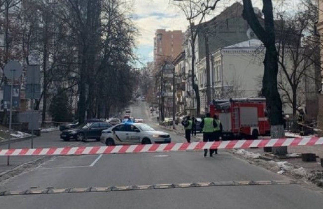 В центре Киева нашли подозрительный предмет: вызвали экстренные службы