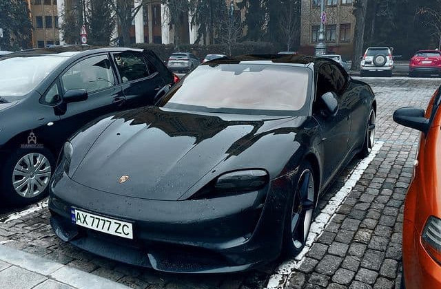 В Украине заметили редкий автомобиль за 5 млн