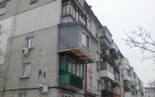В Киеве заметили огромный самодельный балкон