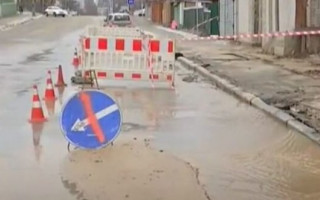 В Киеве вновь прорвало трубу, видео