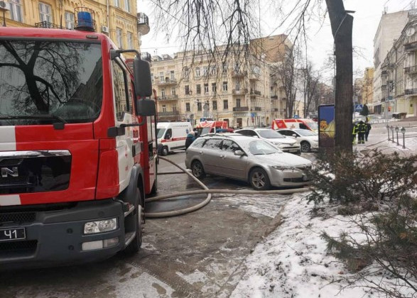 У центрі Києва загорілося кафе: відео