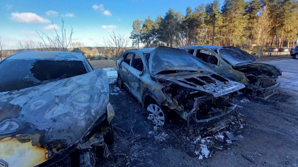 В Харьковской области сожгли три автомобиля