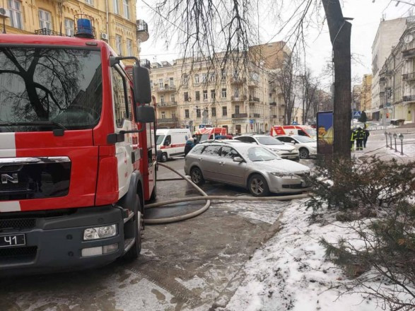 У центрі Києва загорілося кафе: відео