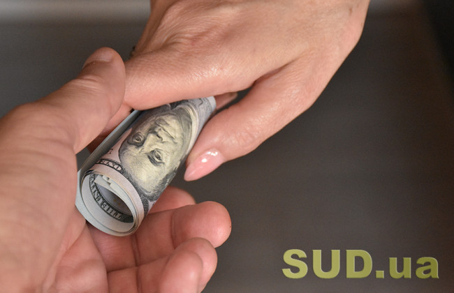 Вимагання хабара за нездійснення перешкод веденню господарської діяльності двох підприємств: судитимуть податківця