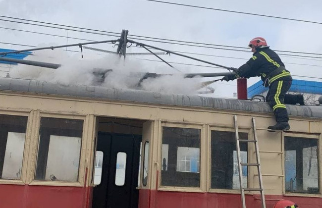 В Киеве вспыхнул трамвай, фото