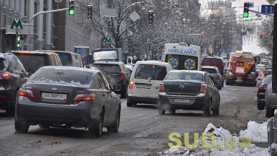 8-бальные пробки и сбой в работе общественного транспорта: в Киеве коллапс на дорогах из-за снегопада