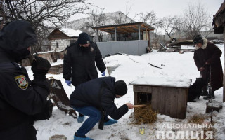 На Луганщині поліцейські розслідують жорстоке вбивство