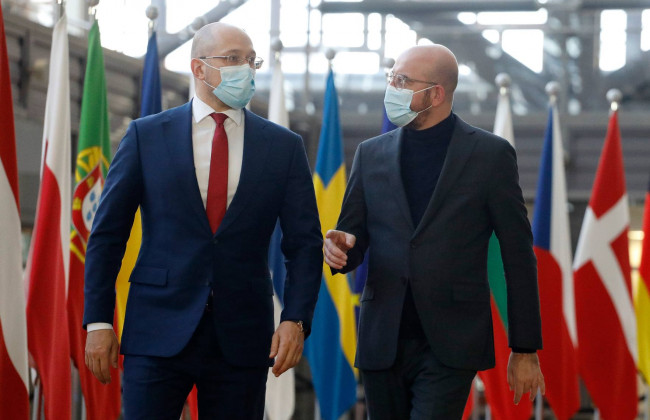 Двойники: соцсети отмечают схожесть Дениса Шмыгаля и Президента Европейского Совета, фото