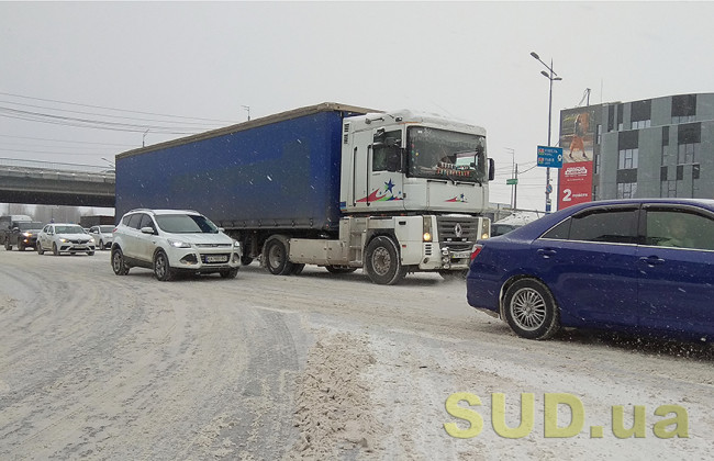 На трассе Киев—Чоп ограничили движение грузовиков
