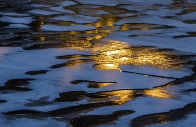 В Днепре четверо школьников провалились под лед