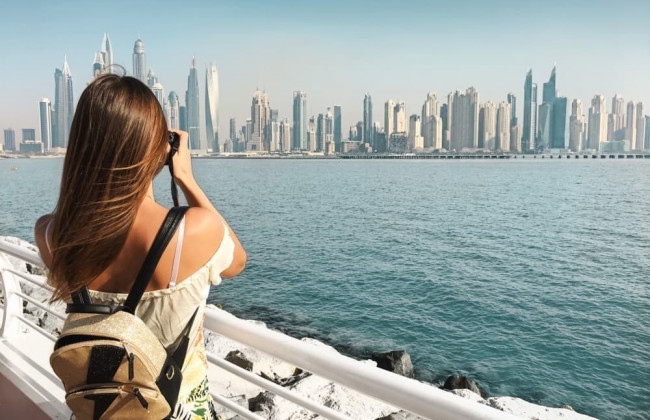 Карантин до конца февраля: Дубай закрывает бары и ограничивает посещения общественных мест