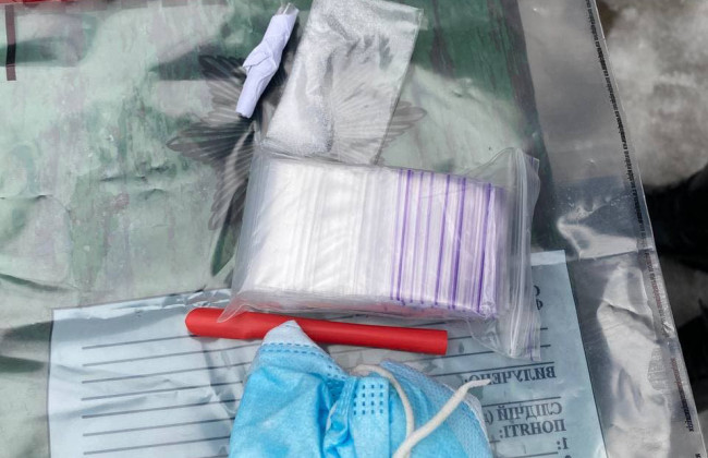 В Днепре женщина прятала метамфетамин в нижнем белье