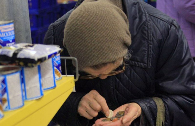 У Мінсоцполітики повідомили, коли і на скільки підвищиться пенсія