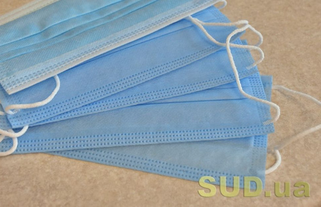 Судья и представитель нарушителя поссорились в судебном заседании из-за медицинской маски