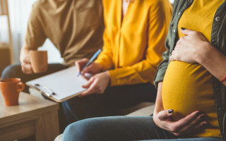 Киянка продала власну дитину під прикриттям сурогатного материнства: жінка постане перед судом