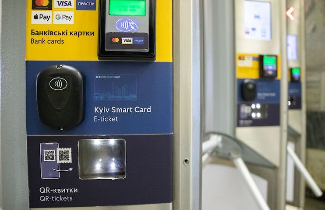 В Киеве на станции метро «Контрактовая площадь» установили новые турникеты: фото