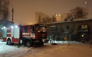 У Києві на території школи сталася пожежа