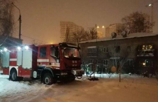 У Києві на території школи сталася пожежа