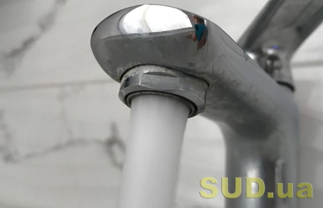 Школа, жилые дома и офисы: в центре Киева без воды остались 14 объектов