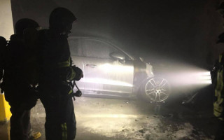 В Одессе в подземном паркинге горел Porsche