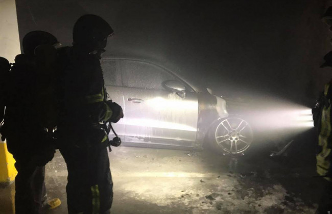 В Одессе в подземном паркинге горел Porsche