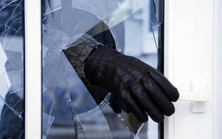 В Киеве погиб мужчина при попытке попасть в квартиру через окно