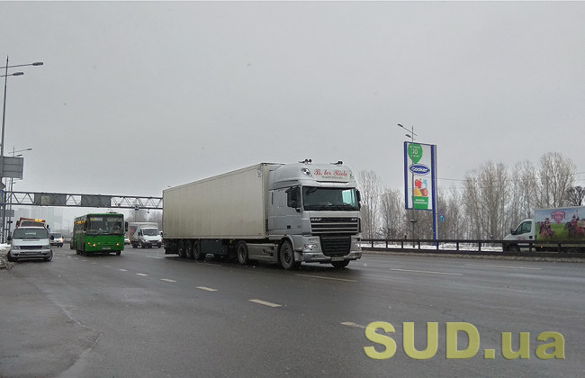 У чотирьох областях через негоду обмежений рух вантажівок