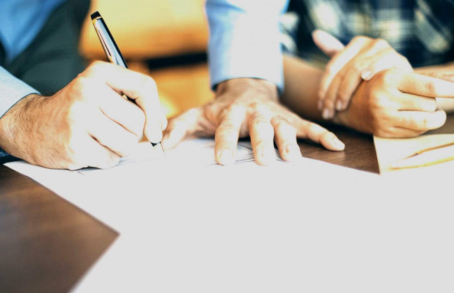 Судом визнано недійсним заповіт, посвідчений секретарем виконавчого комітету сільради, в частині розпоряджень на користь сільського голови