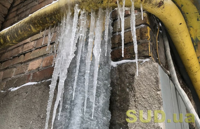 В Киеве есть первые пострадавшие от падения сосулек