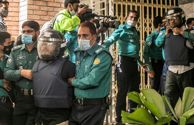 Суд Бангладеша приговорил пятерых к смертной казни за убийство американского блогера