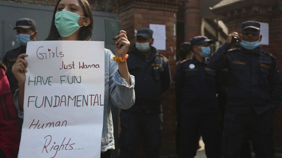Непальцы протестуют против нелепого запрета на выезд женщин за границу