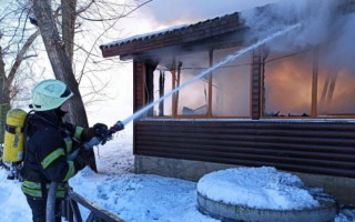 У Києві спалахнув ресторан, відео