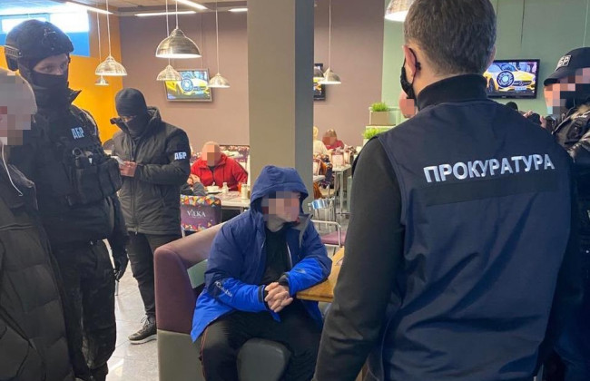 Два адвоката задержаны за обещание трудоустроить в ГБР за $15 тысяч, фото