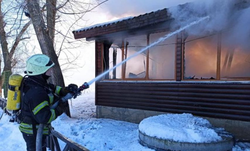 У Києві спалахнув ресторан, відео