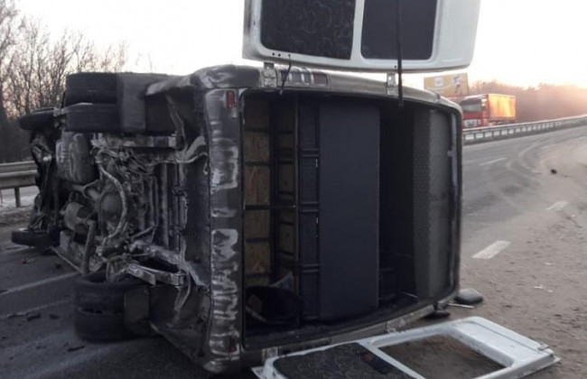 Під Харковом перекинулась маршрутка: 10 постраждалих