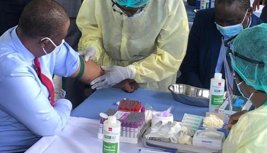 Быстрее, чем в Украине: в Зимбабве началась вакцинация от Covid-19
