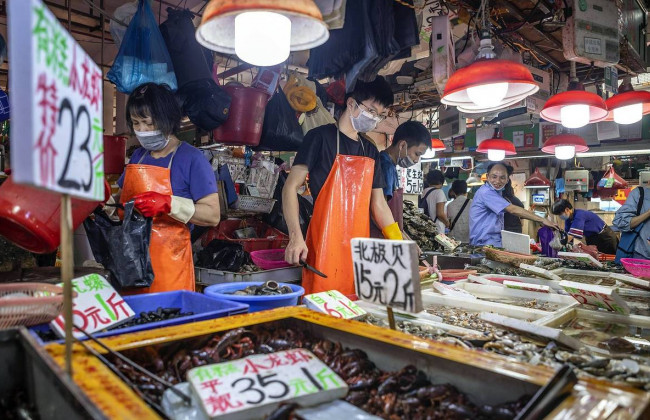 Коронавирус мог распространиться на рынке в Ухане через замороженное мясо: ВОЗ