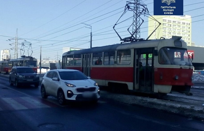 В Киеве трамвай снес человека на пешеходном переходе