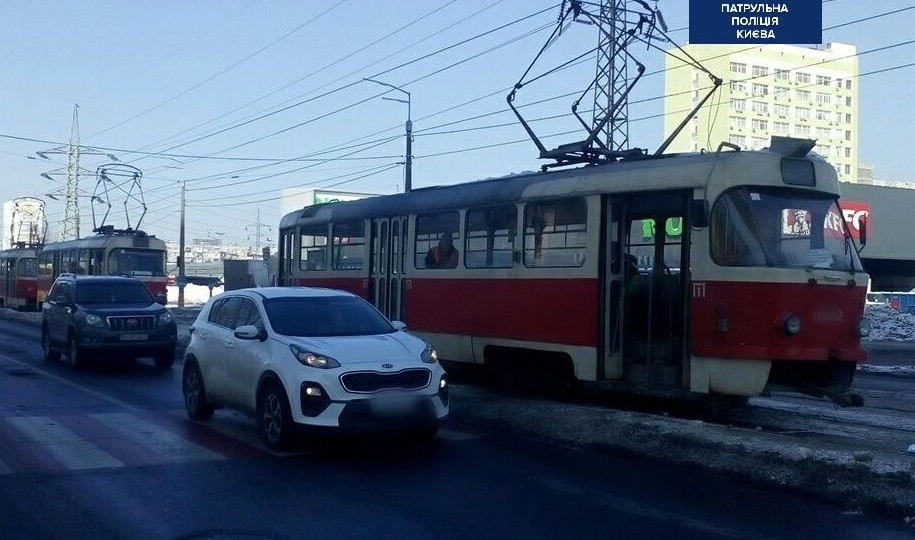 В Киеве трамвай снес человека на пешеходном переходе