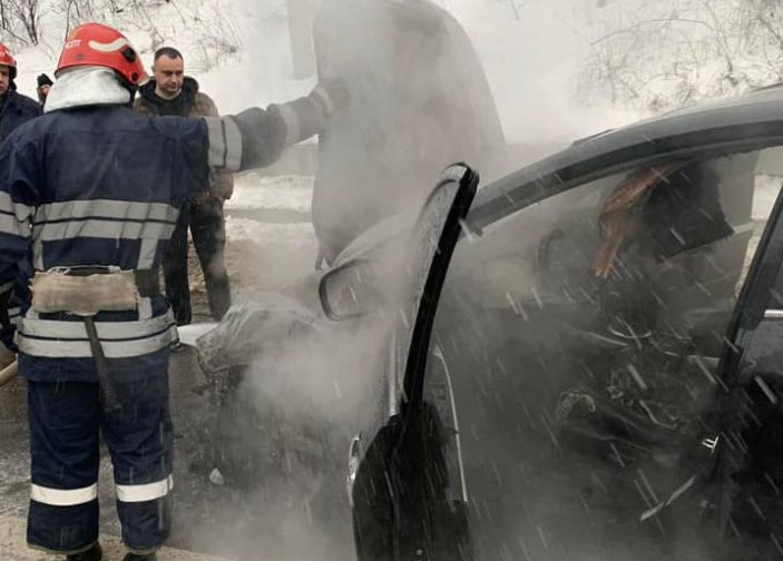 В Киеве на ходу вспыхнул внедорожник Mazda CX-8, фото