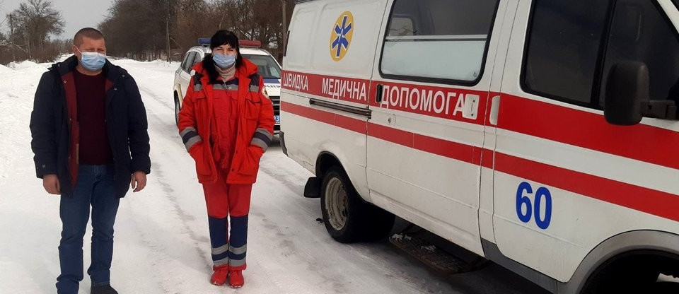 Грыз капельницу и размахивал кулаками: в Черкасской области пациент набросился на врачей скорой помощи